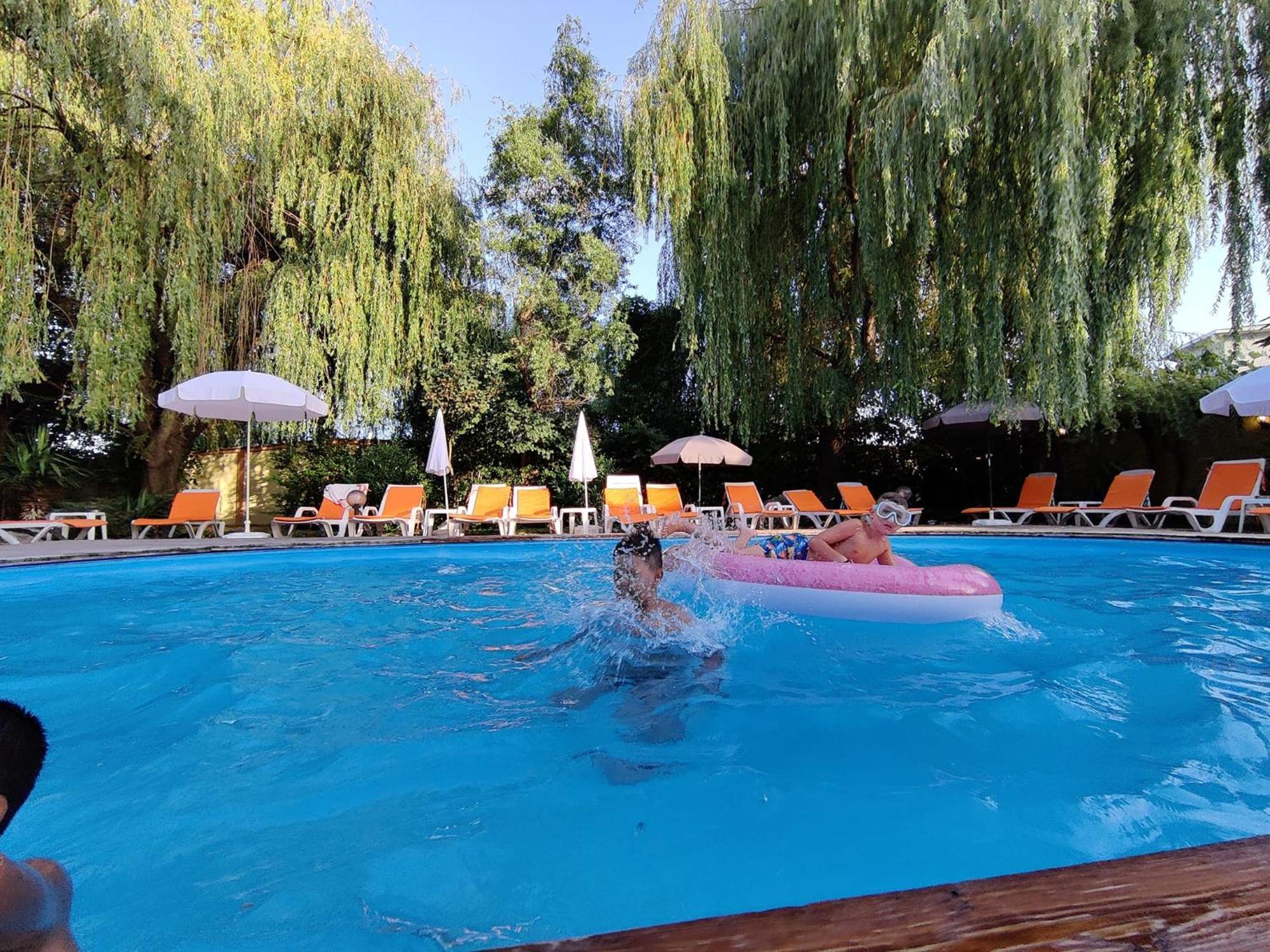 Family Hotel IV เวลินกราด ภายนอก รูปภาพ